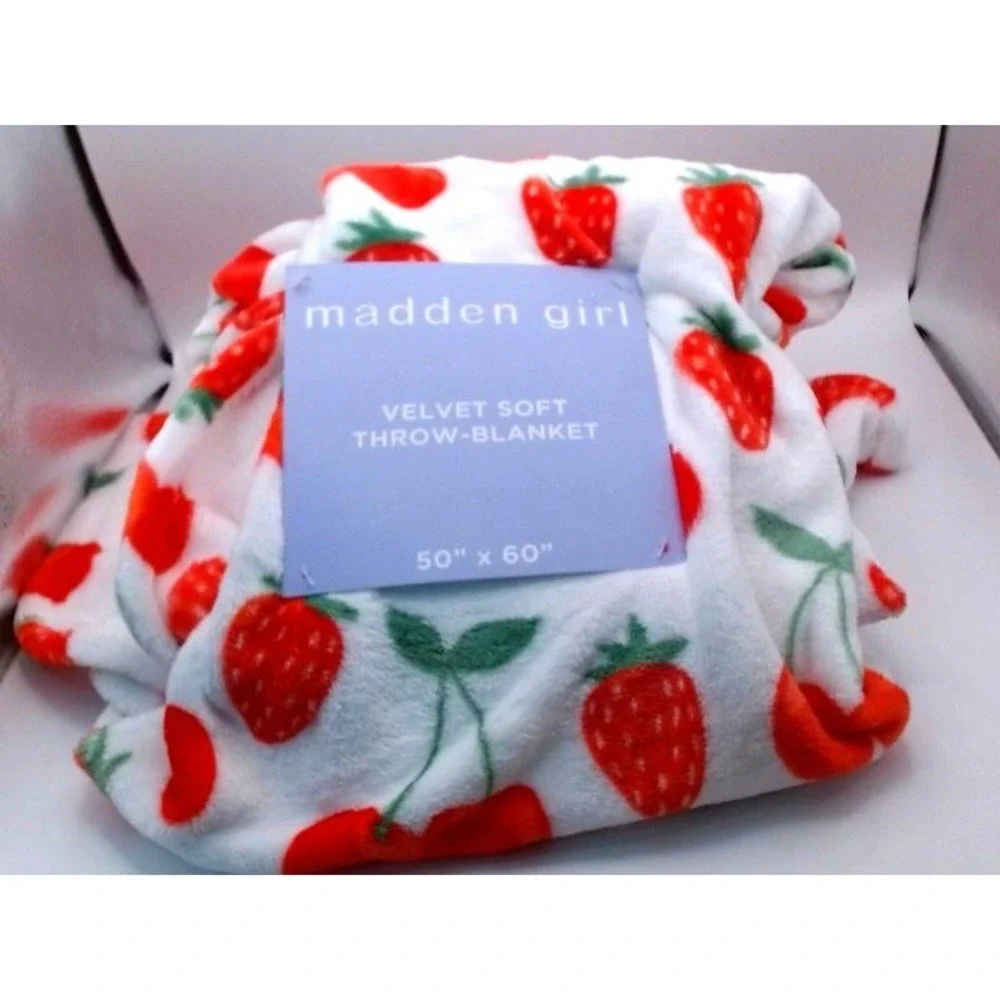 Madden Gurl - Velvet Soft Throw Blanket, 50